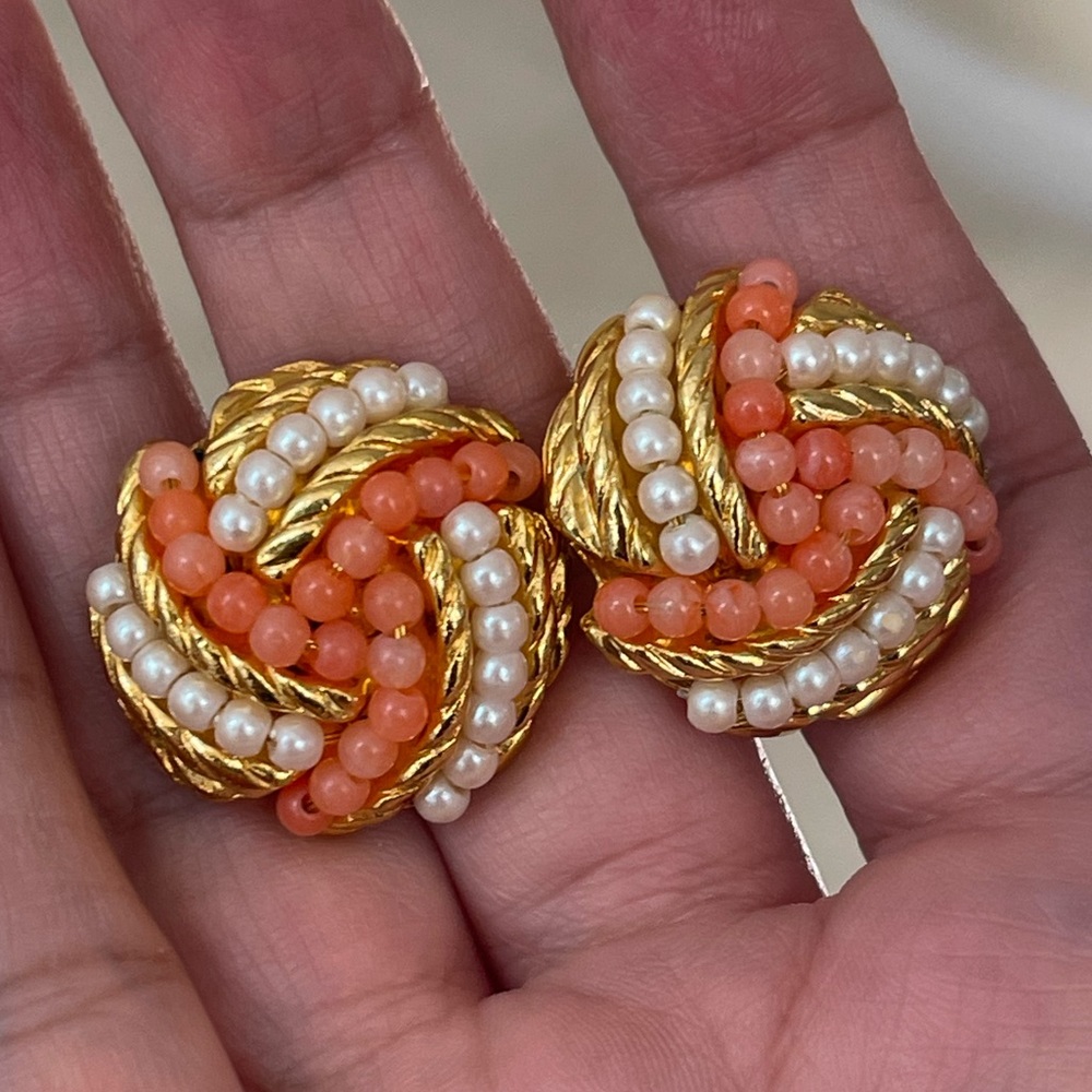 1960s Avon faux salmon coral and pearl gold tone metal stud earrings - Picture 5 of 5
